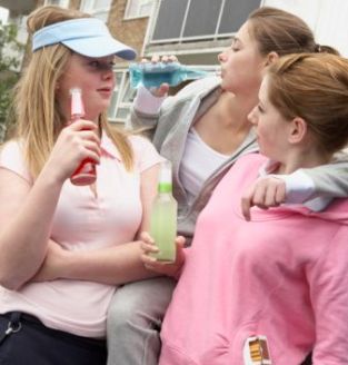 teenage girls drinking alcohol